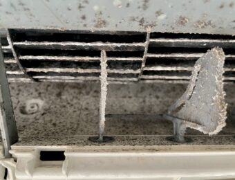 エアコン吹き出し口のカビ