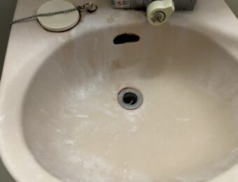 洗面台についた水垢石鹸カス