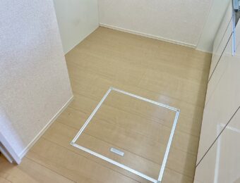 クリーニング後のキッチンフローリング