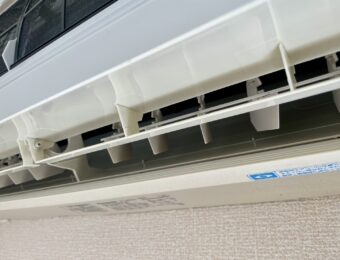 エアコンクリーニング後のルーバーと吹き出し口