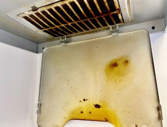 台所用換気扇の油汚れ
