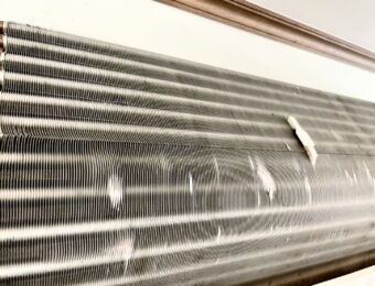 高圧洗浄後のエアコン内部