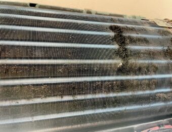 エアコン熱交換器にホコリやカビが付着