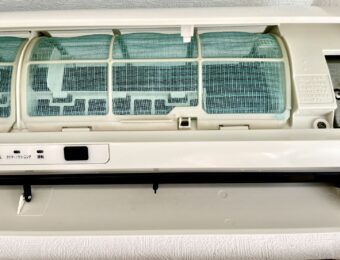 洗浄後のエアコンフィルター