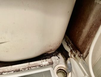 エプロン内部のヘドロ汚れ