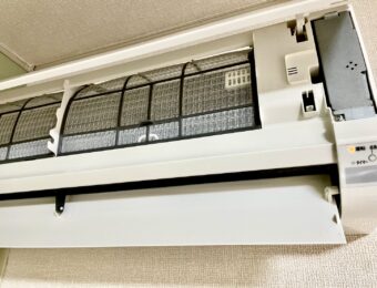 クリーニング後のエアコンフィルターの例