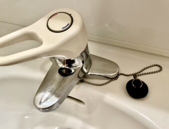 洗面台クリーニング後の蛇口