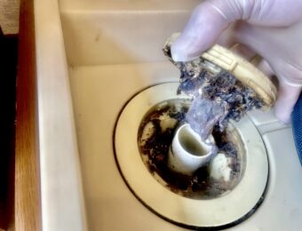防水パン排水口周りの汚れ