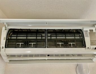 クリーニング後のエアコンフィルター