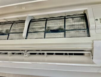 ホコリによるエアコンフィルターの目詰まり