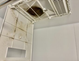 クリーニング前の浴室換気扇