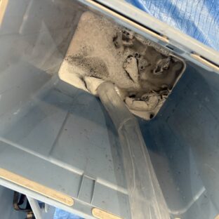 業務用エアコン洗浄後の汚水